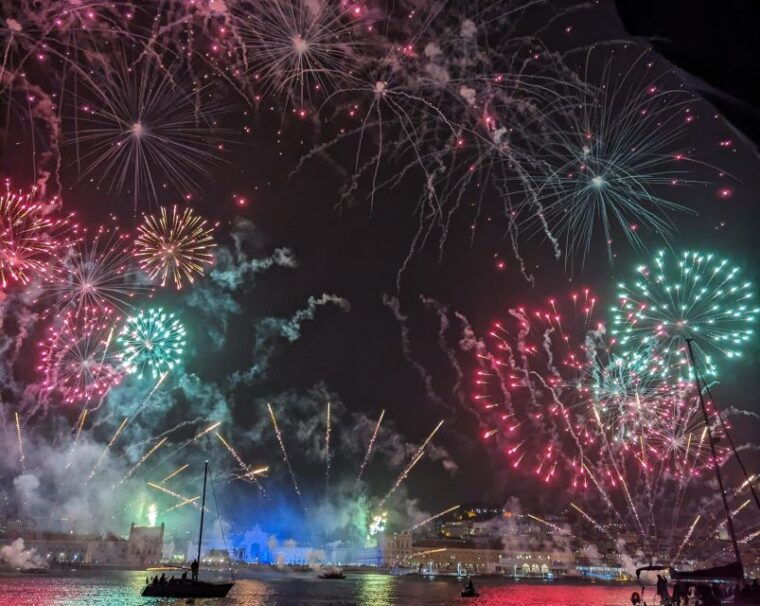 lisbon-dazzling-new-years-private-boat-tour-2h