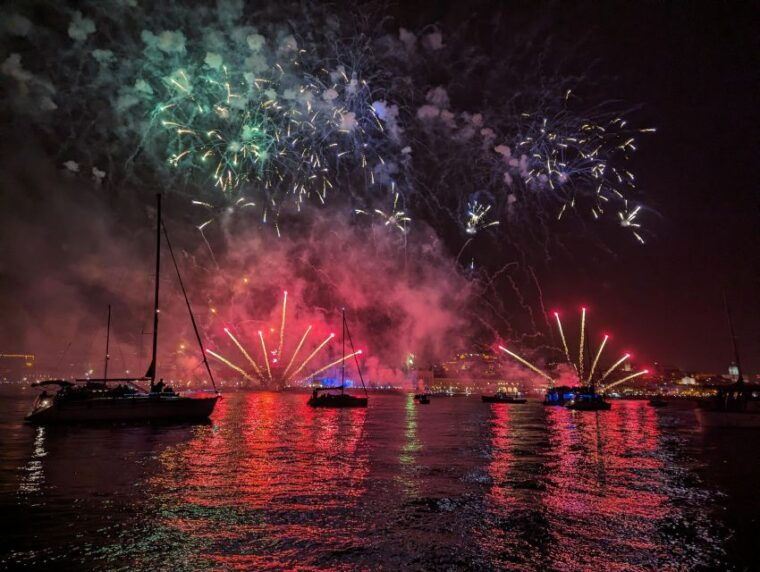 lisbon-dazzling-new-years-private-boat-tour-2h