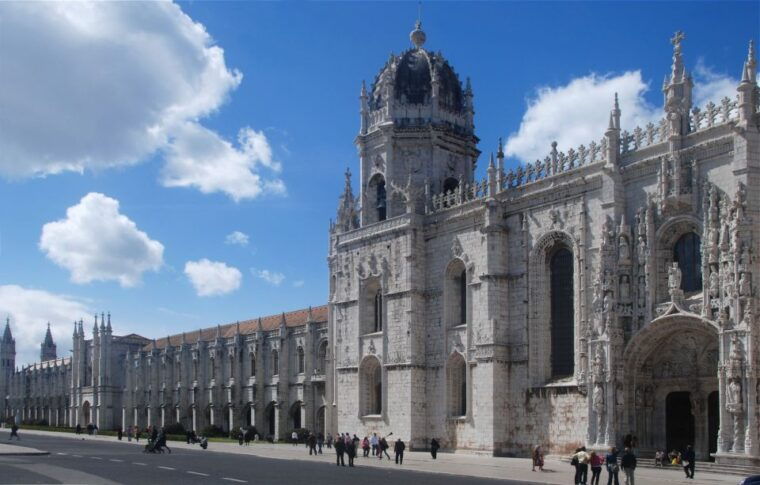 lisbon-discovering-belem-tuk-tuk-tour