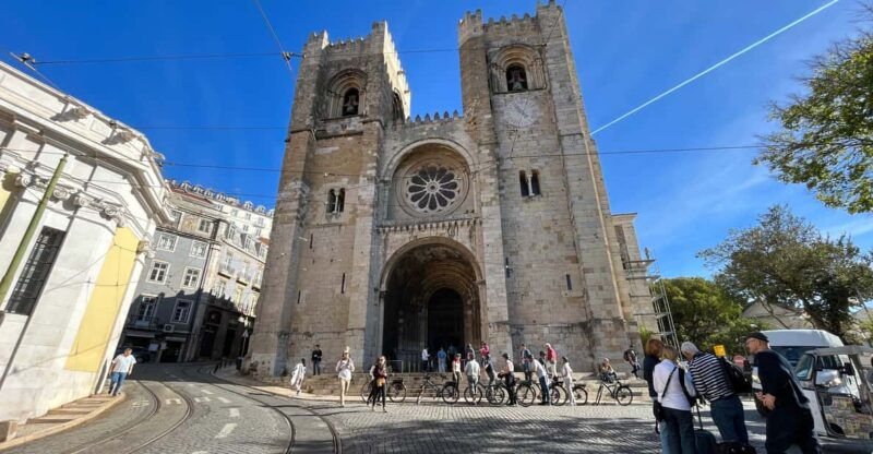 lisbon-downtown-alfama-with-a-guide-walking-tour-2