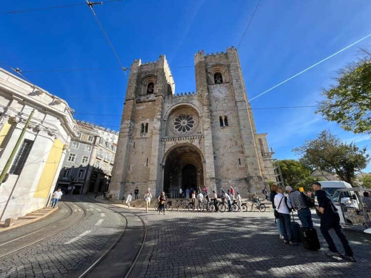 lisbon-downtown-alfama-with-a-guide-walking-tour-2