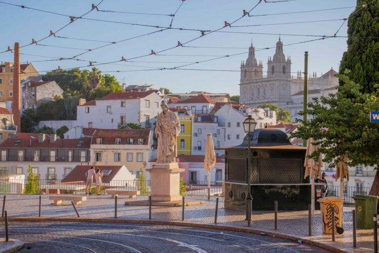 lisbon-early-morning-tuktuk-tour-hotel-cruise-ship-pickup