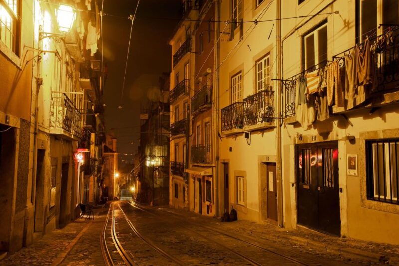 lisbon-fado-show-with-dinner-and-city-tour