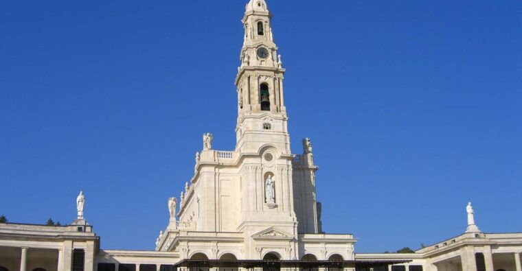 lisbon-fatima-aljustrel-nazare-and-obidos-all-day-trip