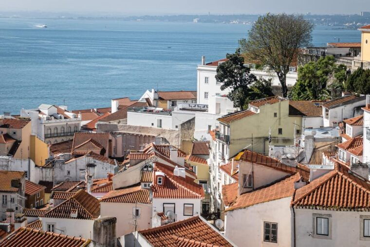 lisbon-flexible-walking-tour-of-alfama