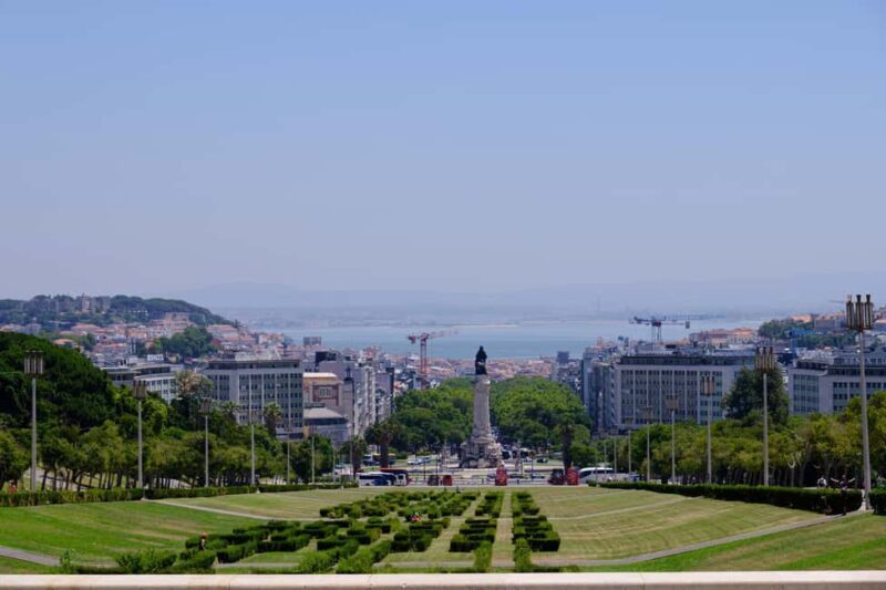 Lisbon Full Day Experience on comfortable minivan - FAQ