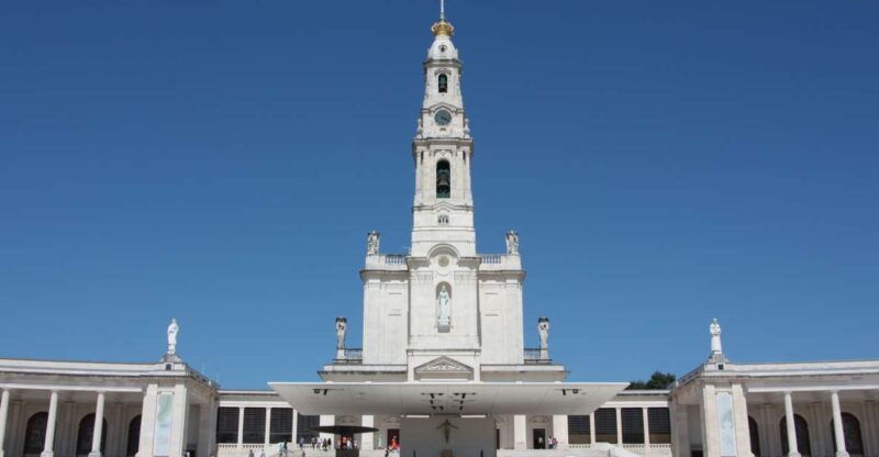 lisbon-full-day-tour-of-fatima-batalha-nazare-and-obidos