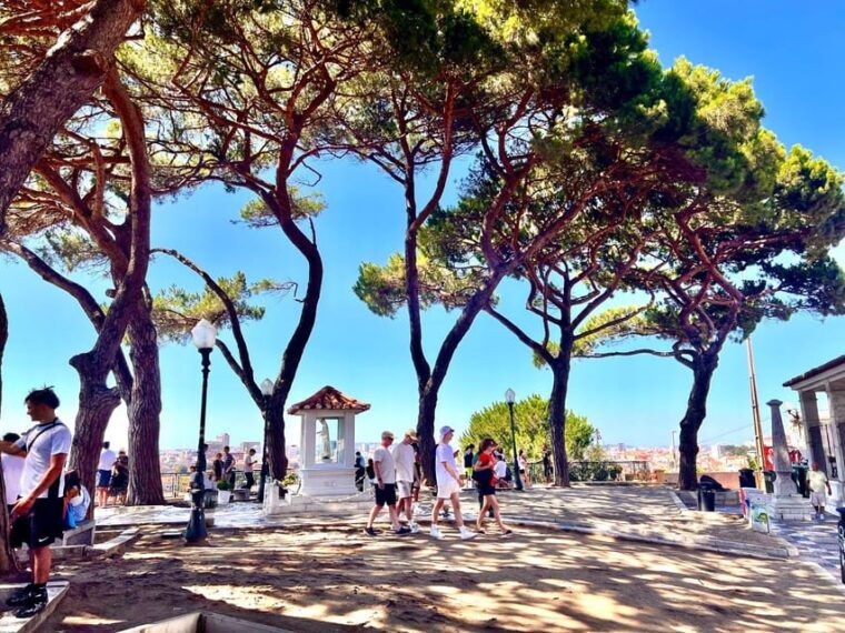 lisbon-guided-sightseeing-tour-by-tuk-tuk