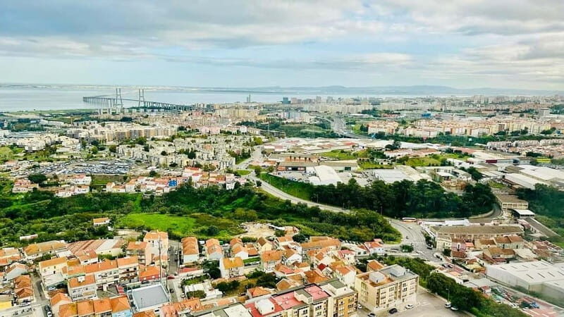 Lisbon: Guided Tuk-Tuk Tour of Hidden Gems and Landmarks II - Key Points