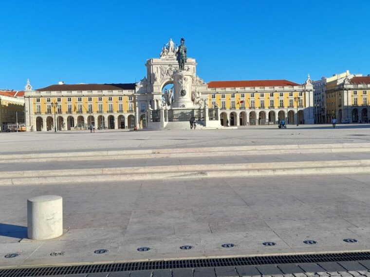 lisbon-half-day-guided-sightseeing-tour-by-tuk-tuk-2
