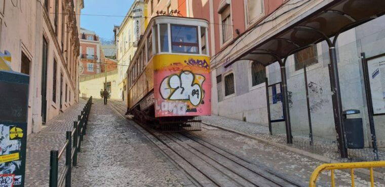 lisbon-half-day-guided-sightseeing-tour-by-tuk-tuk-2
