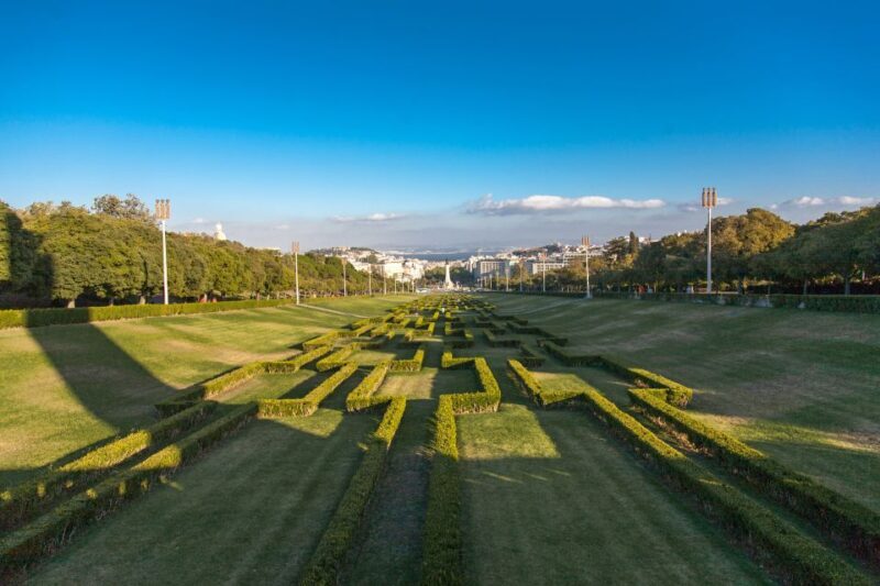 Lisbon Highlights Private Tour with Local Guide and Pickup - Key Points
