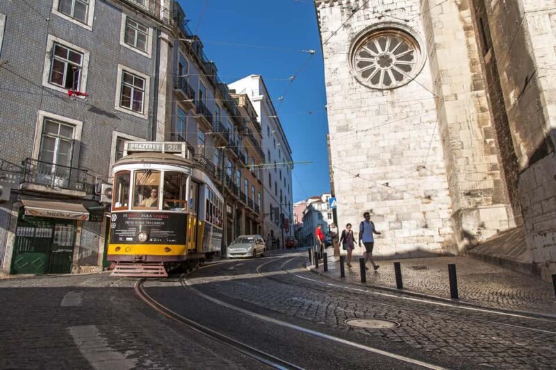 Lisbon Highlights Private Tour with Local Guide and Pickup - Transportation & Overall Experience