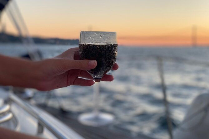 lisbon-highlights-tour-in-river-tejo