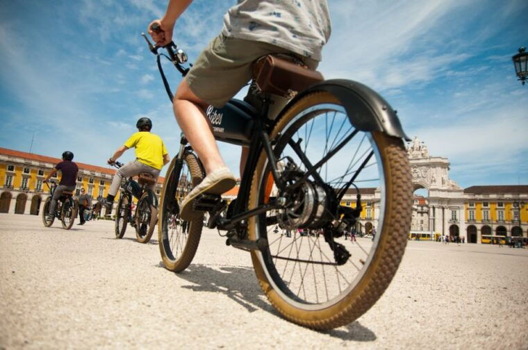 lisbon-hills-alfama-and-mouraria-tour-by-electric-bike