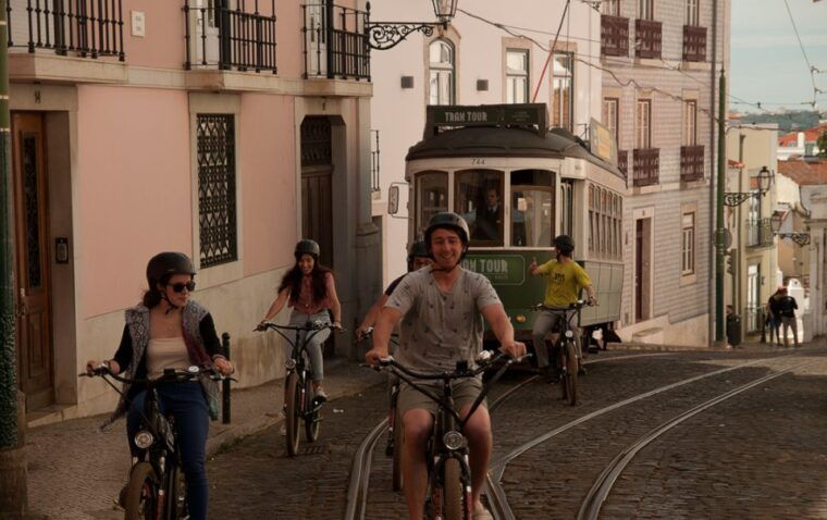 lisbon-hills-alfama-and-mouraria-tour-by-electric-bike