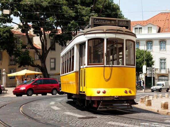 lisbon-hills-red-tram-by-tram-28-route-2