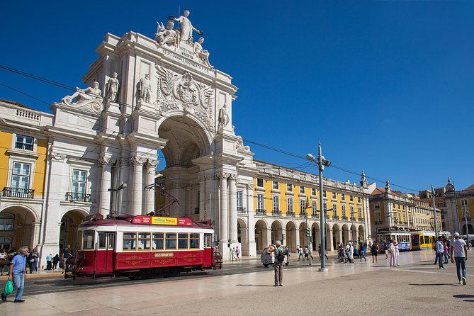 lisbon-hills-red-tram-by-tram-28-route-2