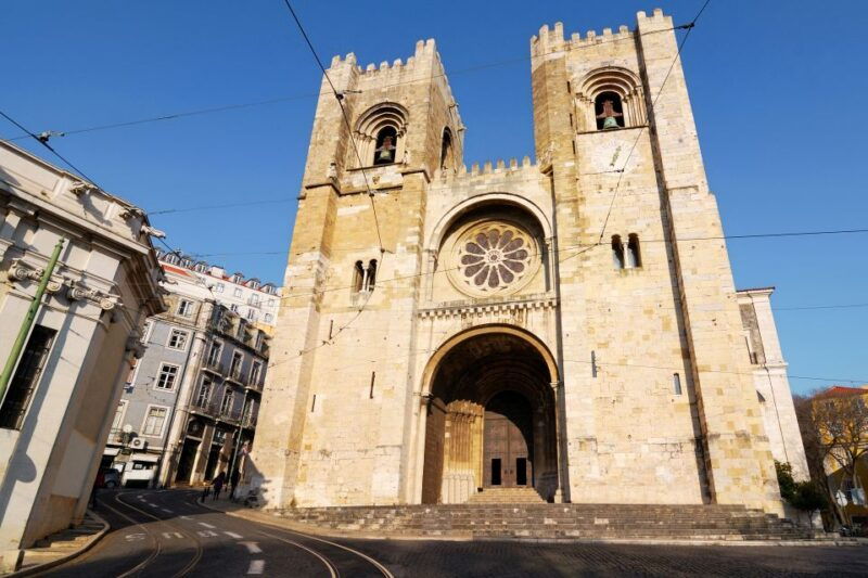 lisbon-hills-red-tram-tour-by-tram-28-route-24-hour-ticket