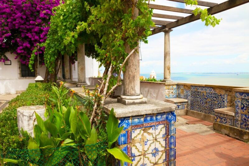 lisbon-hills-red-tram-tour-by-tram-28-route-24-hour-ticket