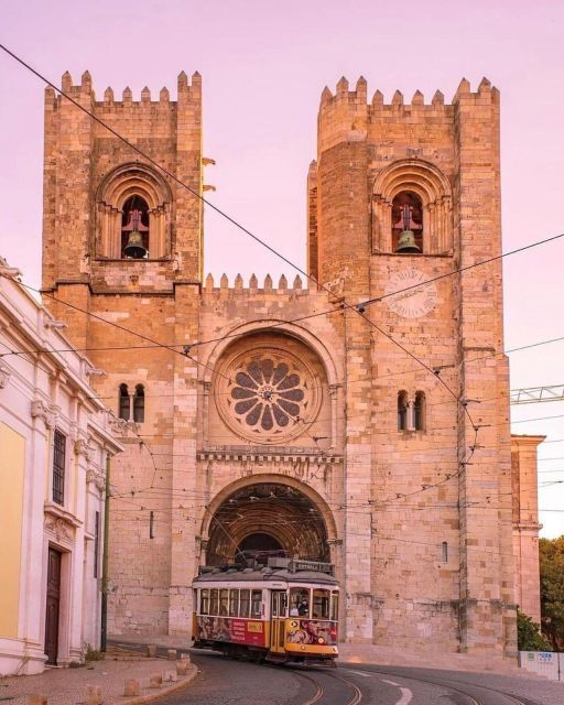 lisbon-historic-city-tour-by-tuk-tuk