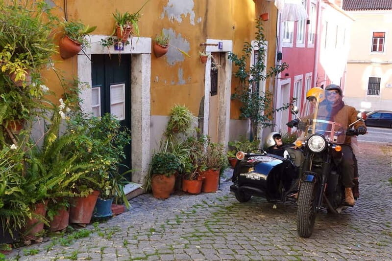 Lisbon : Historic Motorcycle Side-car Tour 1H - Alfama: Narrow Streets and Authentic Charm