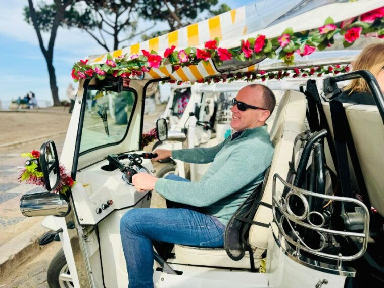 lisbon-historical-old-town-tour-by-tuk-tuk-2
