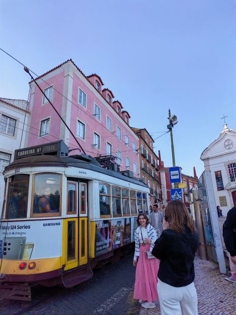lisbon-hop-on-hop-off-sightseeing-tuktuk-tour
