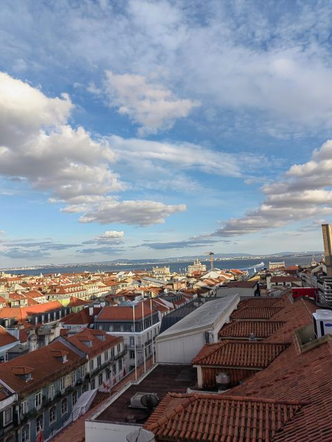 lisbon-hop-on-hop-off-sightseeing-tuktuk-tour