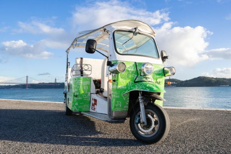 Lisbon Iconic Highlights in 2H00 : Private Tuk-Tuk Tour - Historic Old Town Tour
