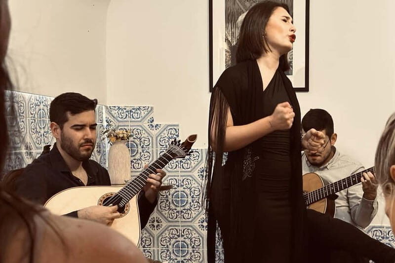 Lisbon: Intimate Fado Show in the Historic Fado District - Key Points