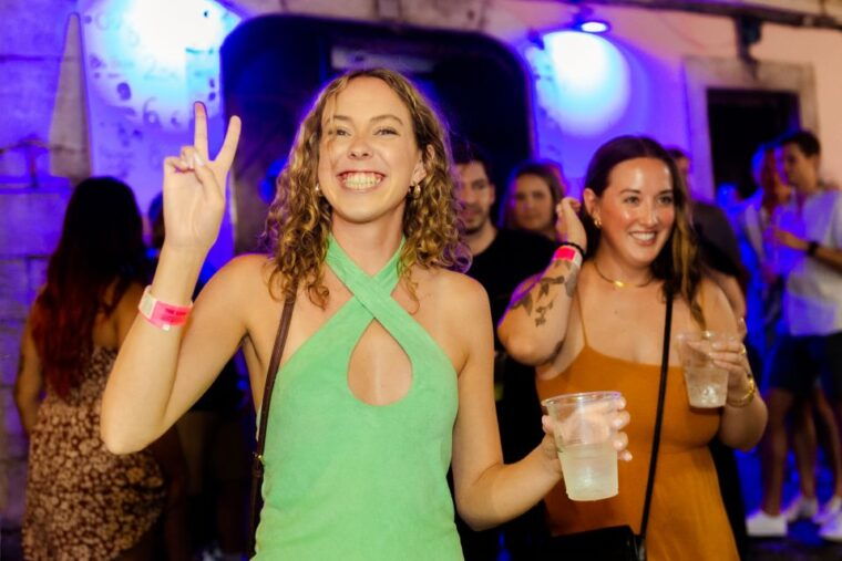 lisbon-legendary-pubcrawl-1h-openbar-shots-vip-club-entry