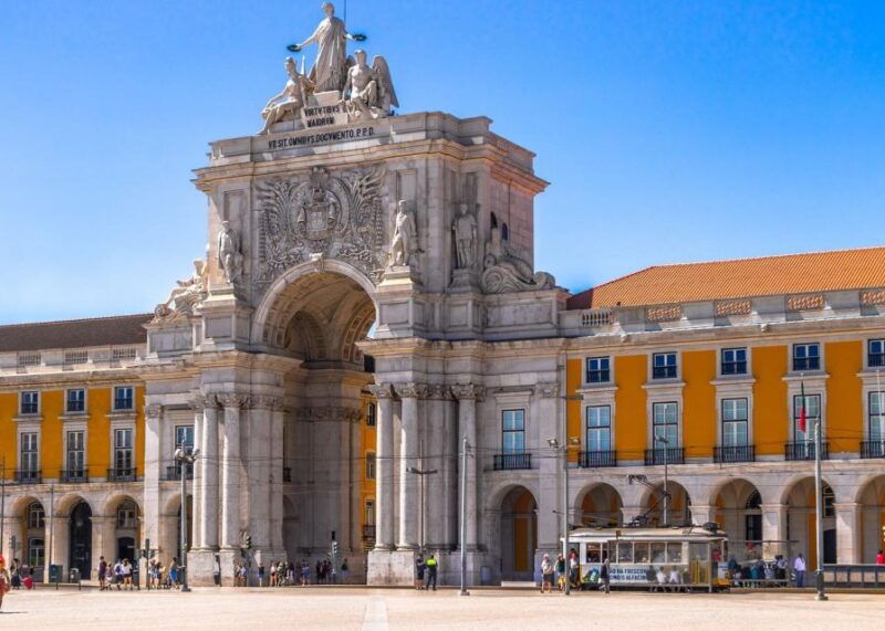 lisbon-lisbon-old-town-private-tour-by-tuk-tuk