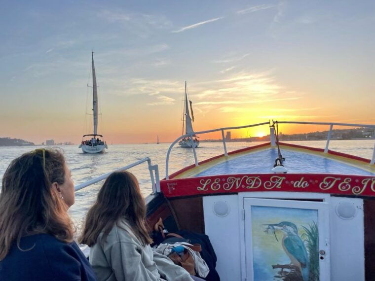 lisbon-live-guided-traditional-boat-sightseeing-cruise-tour