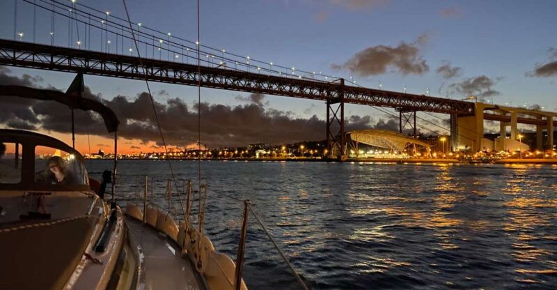 lisbon-luxury-sailboat-cruise-at-night