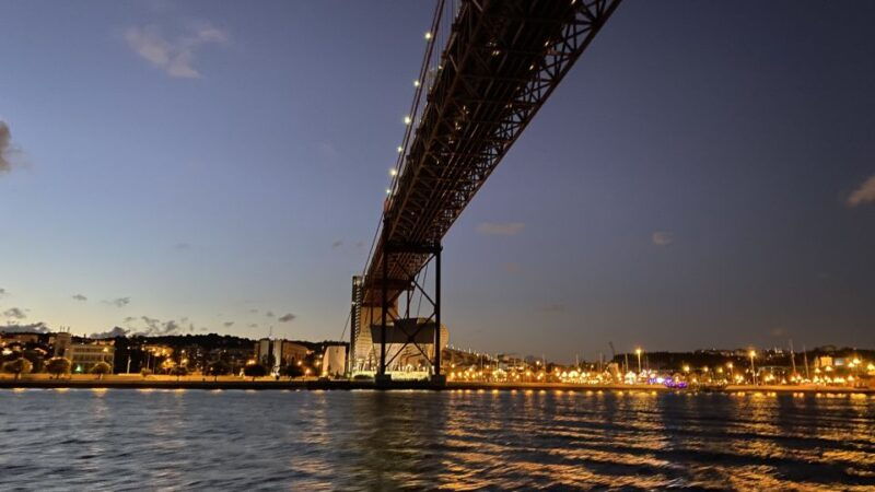 lisbon-luxury-sailboat-cruise-at-night