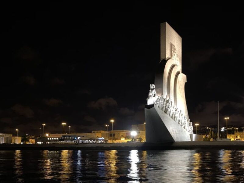 lisbon-luxury-sailboat-cruise-at-night