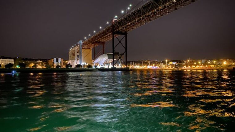 lisbon-luxury-sailboat-cruise-at-night