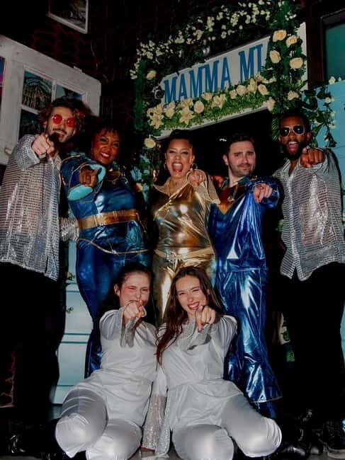 Lisbon: Mamma Mia Station Dinner Show with Drinks - FAQ