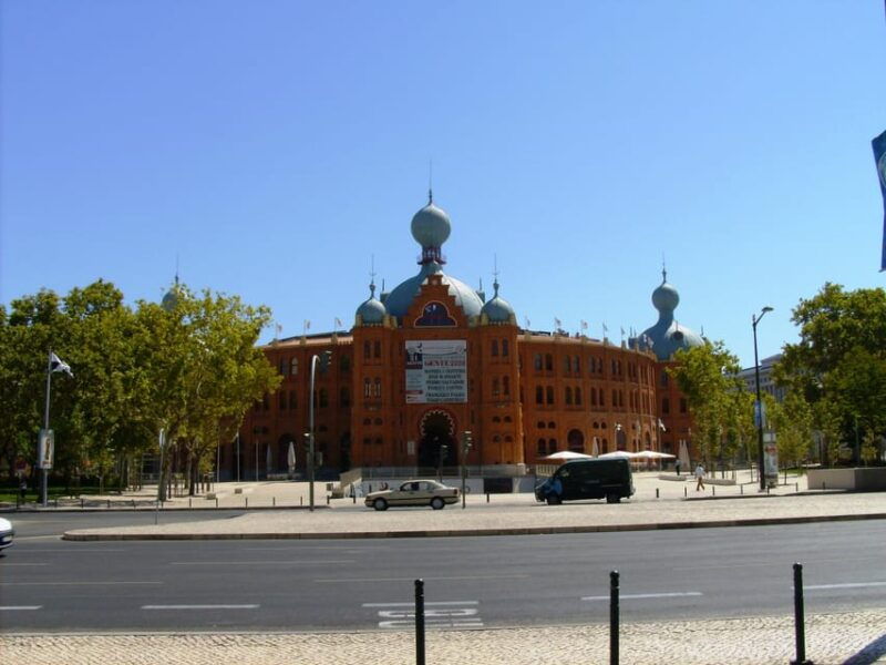 lisbon-modern-city-tuk-tuk-tour