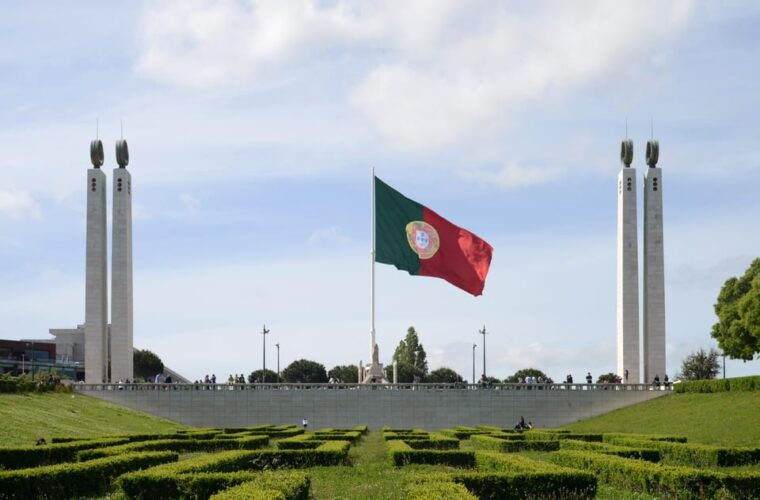 lisbon-modern-city-tuk-tuk-tour
