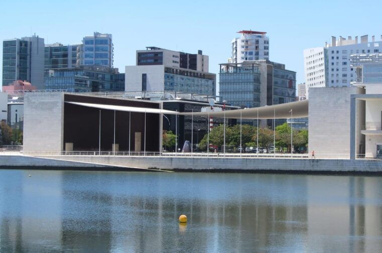 lisbon-modern-city-tuk-tuk-tour