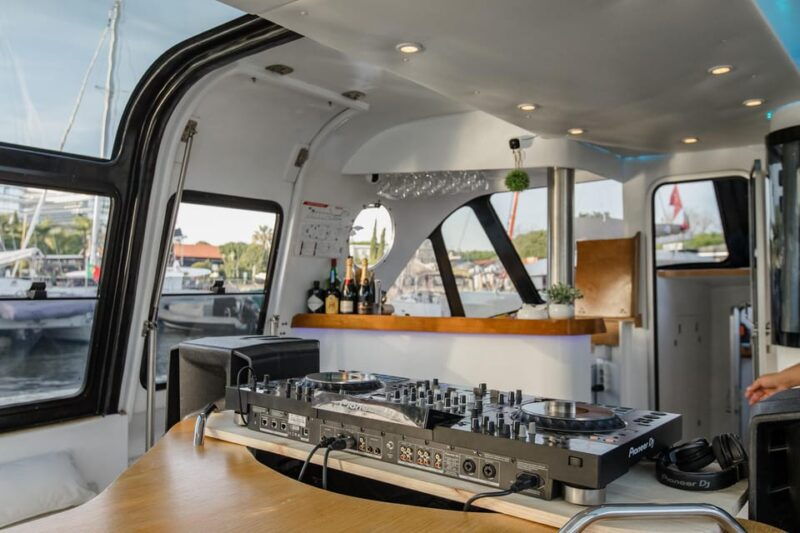 lisbon-new-years-cruise-with-dj-open-bar-snacks-and-wine