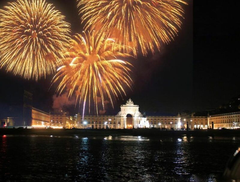 lisbon-new-years-eve-fireworks-tagus-river-sailing-cruise