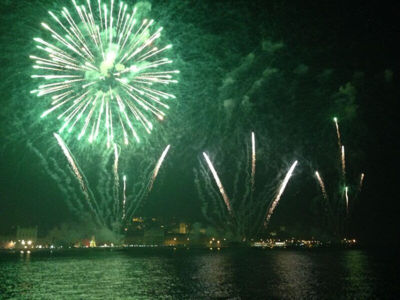 lisbon-new-years-eve-fireworks-tagus-river-sailing-cruise