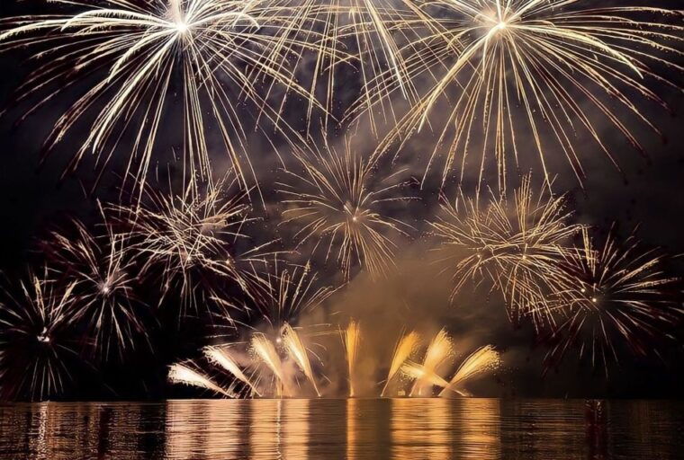 lisbon-new-years-eve-fireworks-tagus-river-sailing-cruise