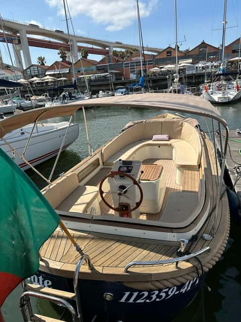 Lisbon: New Year's Eve Private Boat with Open Bar - What Makes This Experience Stand Out?