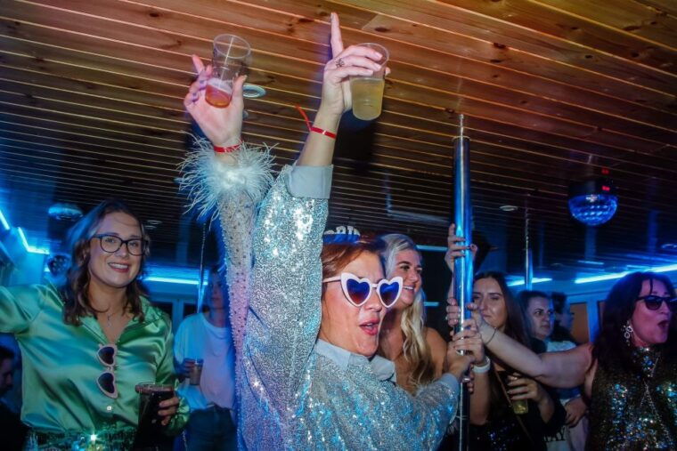 lisbon-new-years-eve-with-live-dj-fireworks-and-open-bar