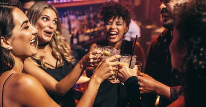 lisbon-nightlife-adventure-pub-crawl-shots-and-games