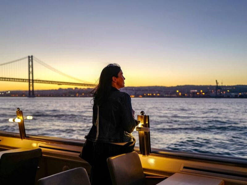 lisbon-nighttime-city-lights-river-cruise